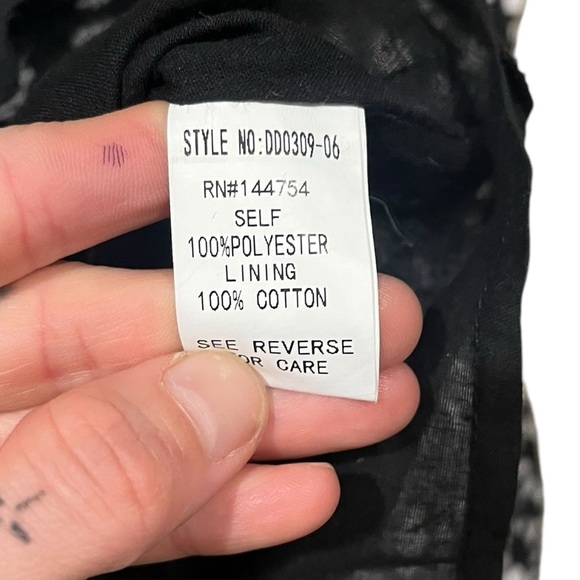 Davi & Dani Black & White Dot Ruffle Tiered Tie V Neck Size Medium Mini Dress - Picture 10 of 10